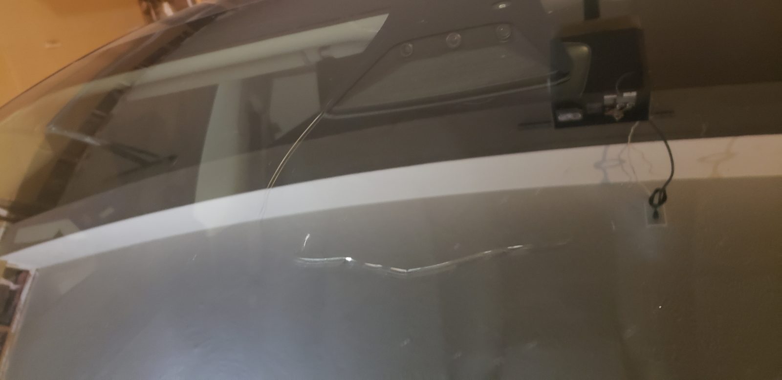 Разбитое ветровое стекло Tesla Model 3 принесло хакеру $10 000 по программе Bug Bounty - 3